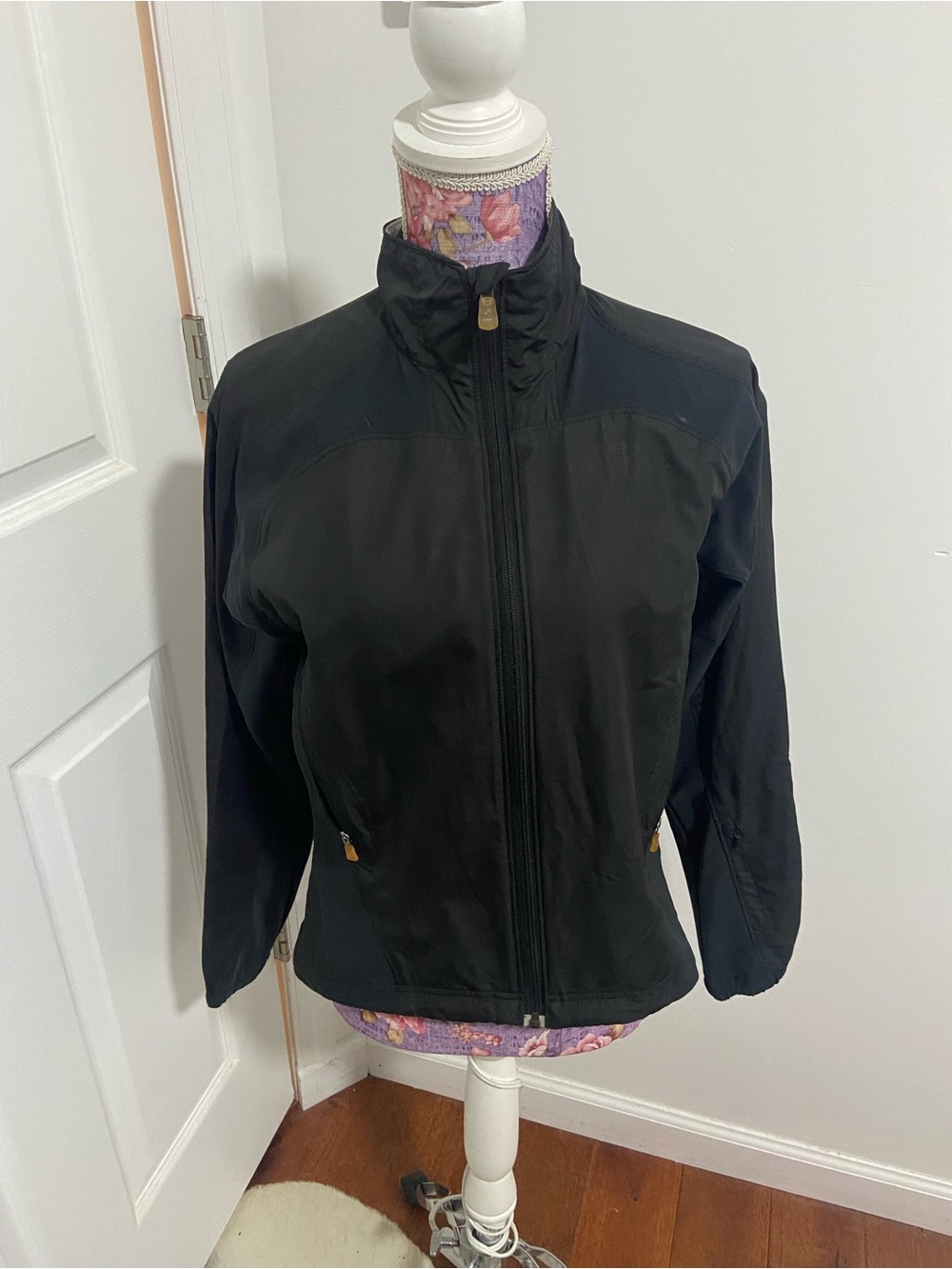 North face women’s light rain wind jacket small